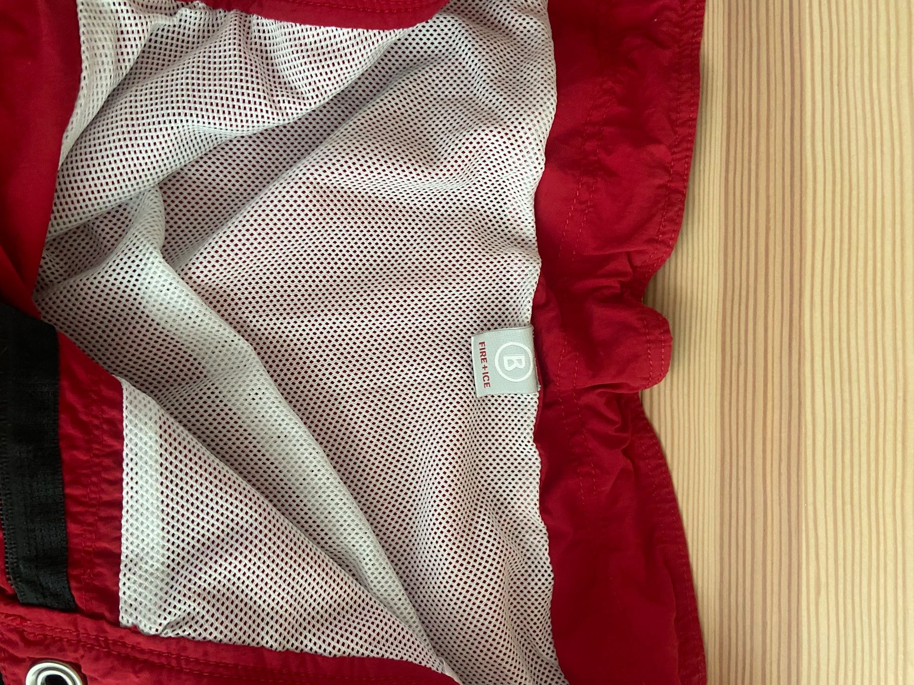 Bogner Pantalons: FIRE+ICE Shorts Rot Grösse M gebraucht – D'occasion à St. Gallen par luzi06 6