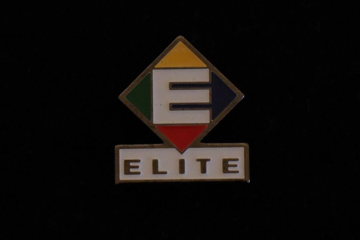 Plaquettes & Badges: Elite PIN – D'occasion à Ottenbach par siiinnaa_77
