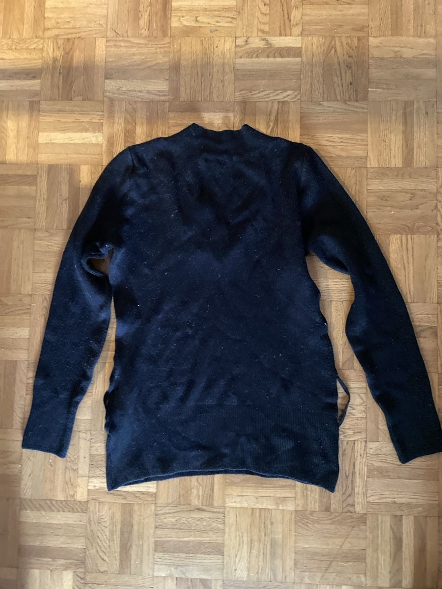 Pullover & Sweatshirts: Pull noir mi saison avec lacets sur les côtés taille 42-44 – Gebraucht aus Genève von captus 1