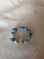 Armband -Stretch  Türkysfarbene Perlen wie Metalldeails 