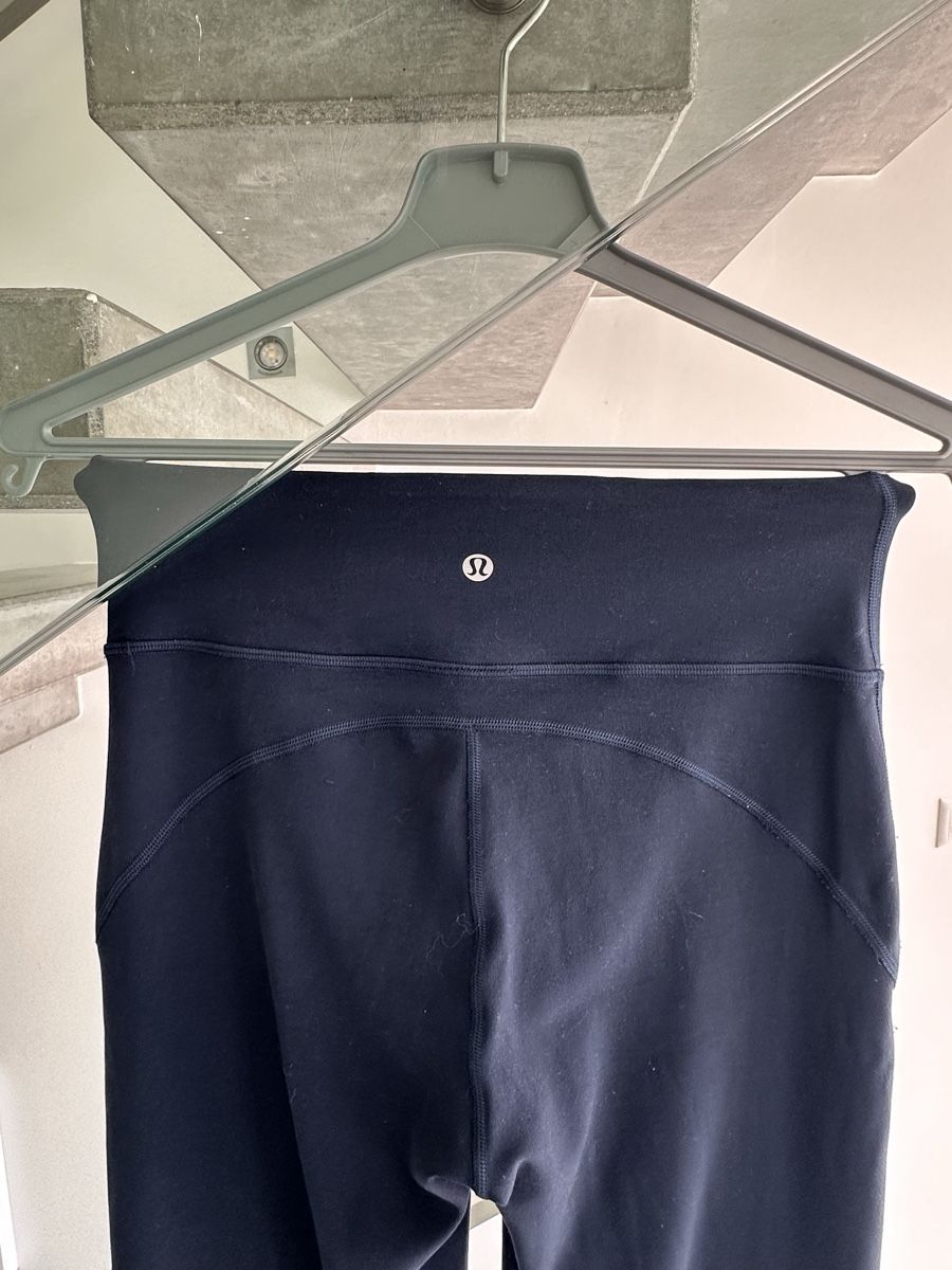 Lululemon Leggings: Lululemon Pants, yoga navy blue , size 6 – Nuovo (secondo la descrizione) da Grandvaux venduto da ros_9nf6 1