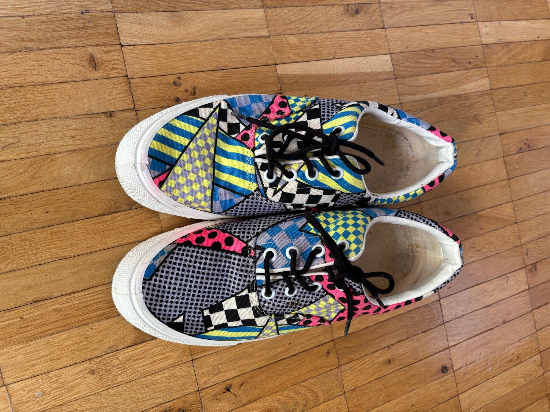 Chaussures hommes: Baskets imprimées colorées taille 38 – D'occasion à Magglingen/Macolin par pinkpudel