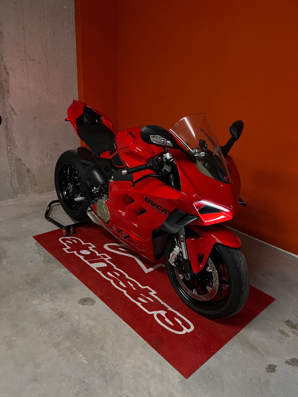Ducati Strasse: Ducati Panigale V4 (2024) – Gebraucht aus Au SG von b.al32