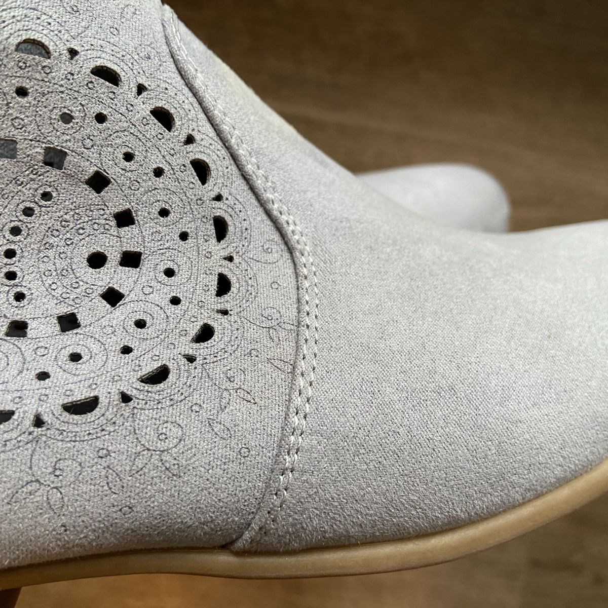 Graceland Scarpe da donna: Stiefeletten mit Lochmuster Gr. 38 hellgrau – Nuovo (secondo la descrizione) da Fislisbach venduto da KolibriSecondhand 8
