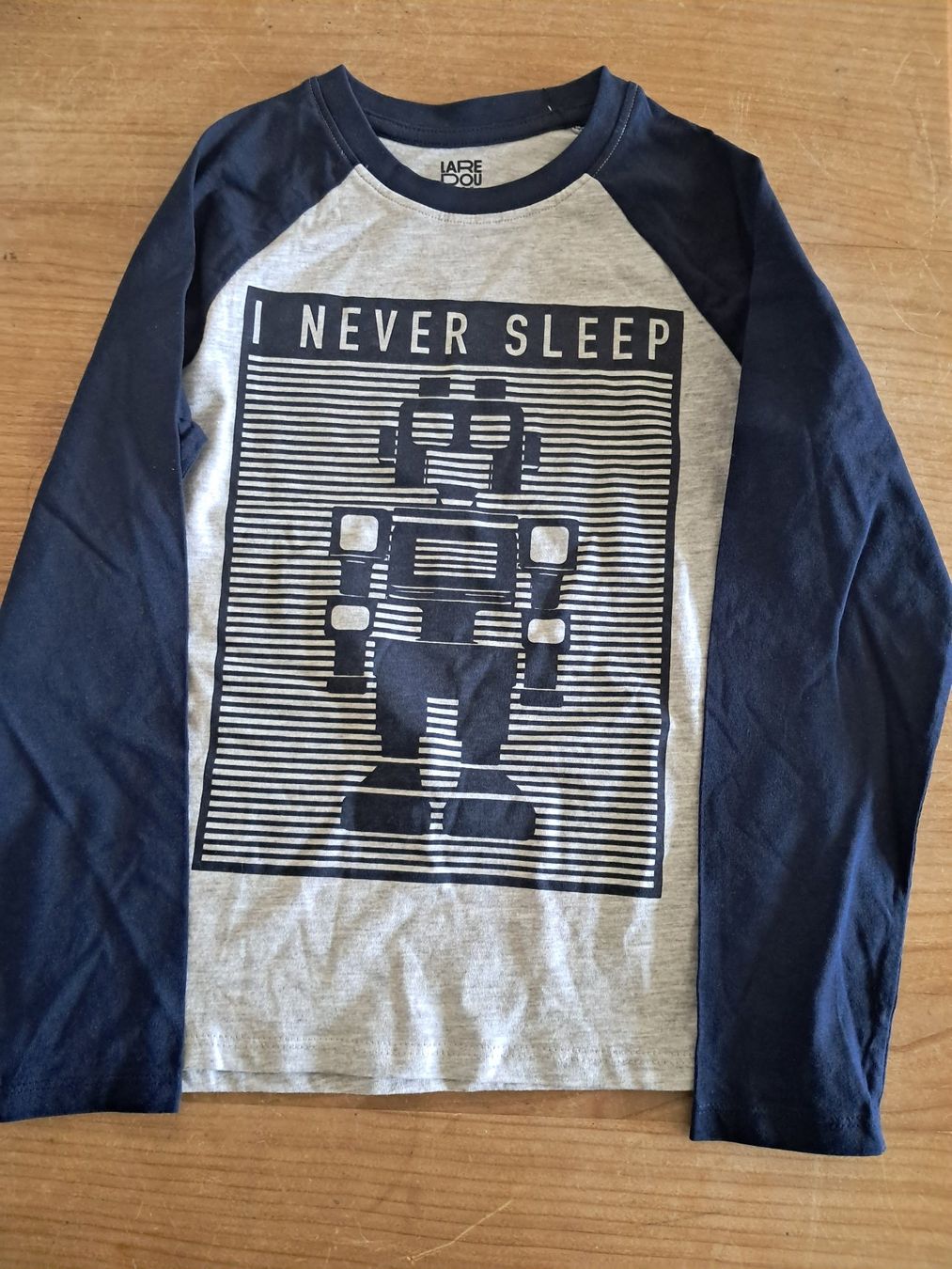 Hemden, T-Shirts & Polos: Langarmshirt Gr. 128 – Gebraucht aus Ipsach von ginko24