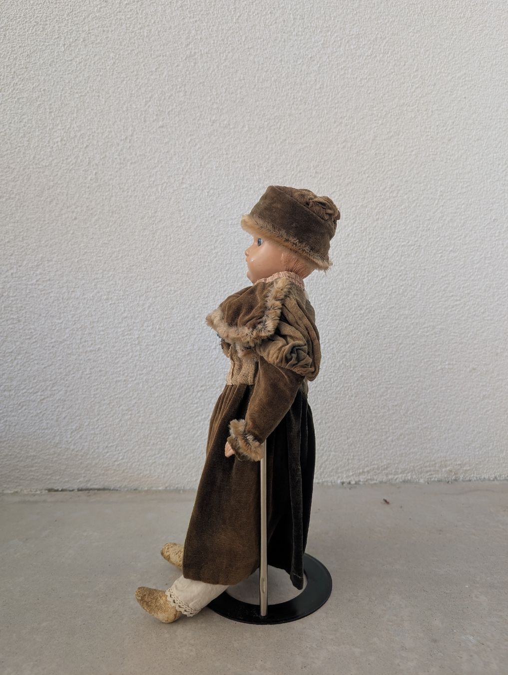 Poupées: Antike Puppe mit Kleidung – D'occasion à St. Gallen par Isycheng 1