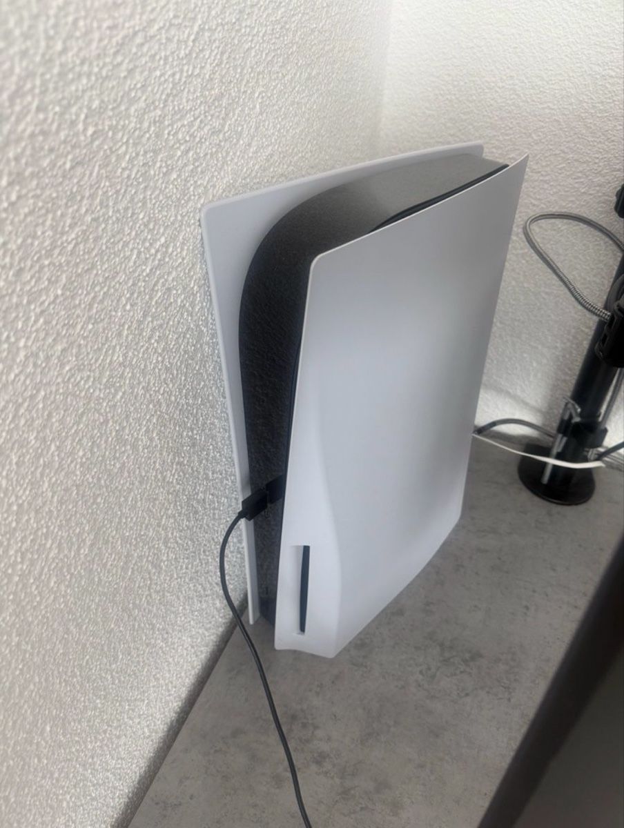 Sony Consoles: PS5 – D'occasion à Neuhausen par bes_n9kw