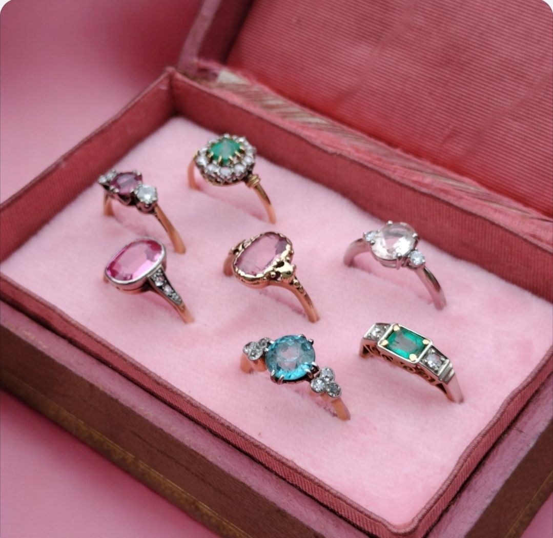 Dosen: ✨Antike Ringbox Schatulle Rosa Samt mit Gold – Gebraucht aus schwyz von larry91sz 1