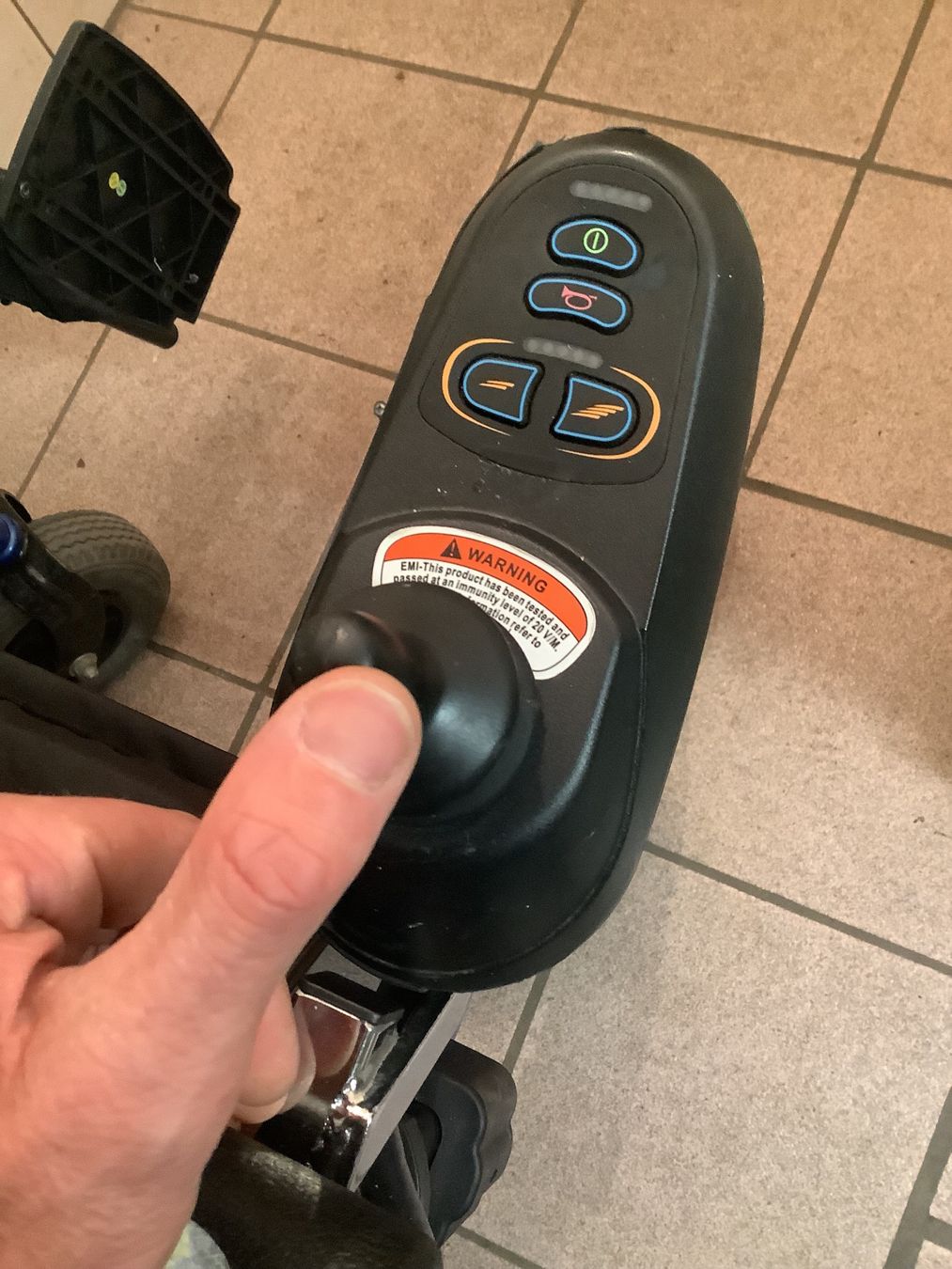Sedie a rotelle: Elektro-Rollstuhl COBRA 320 – Usato da Bern venduto da pdm77 2