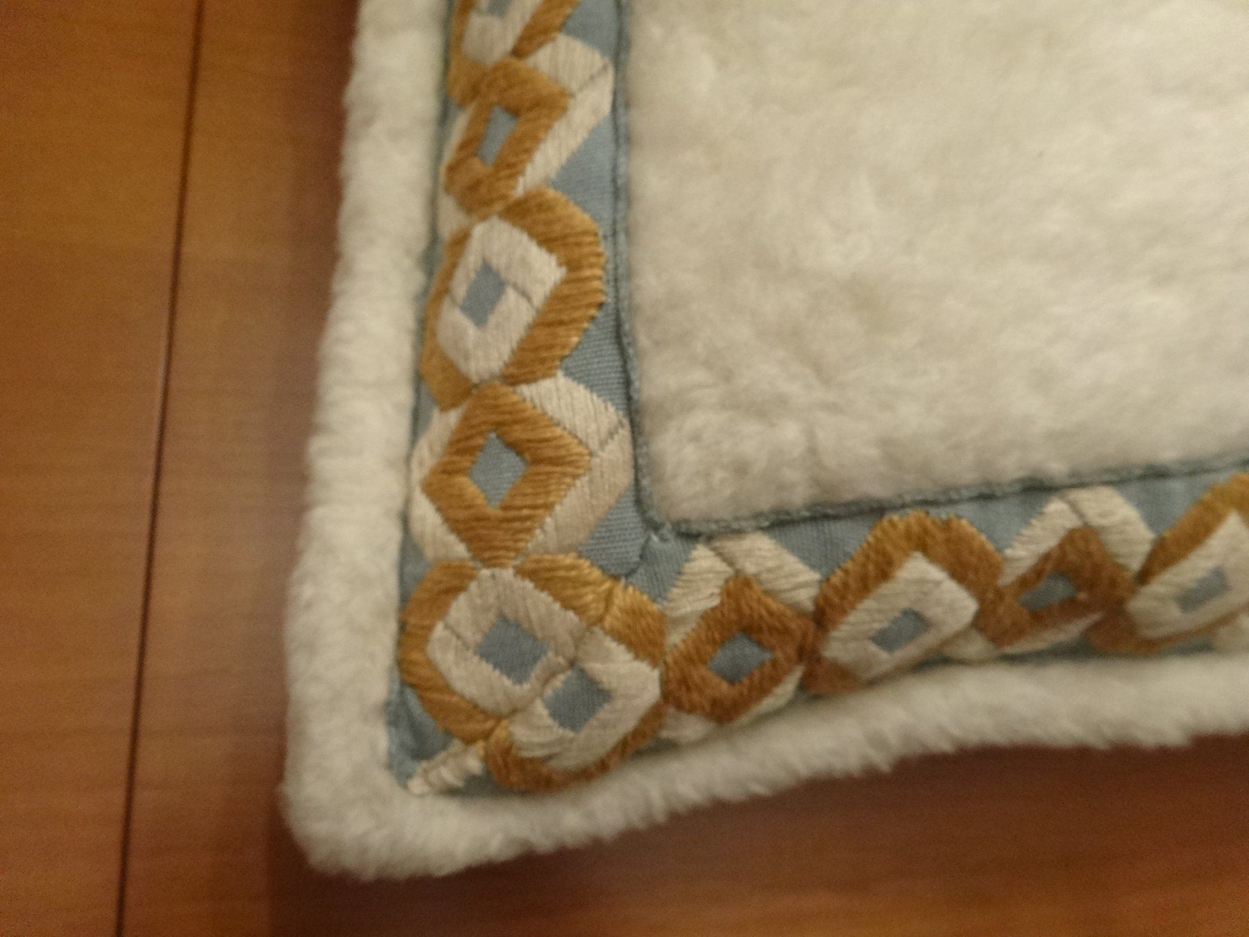Cuscini: Grand coussin en peluche - Pièce unique – Nuovo e nell'imballaggio originale da Biel/Bienne venduto da milamila02 1