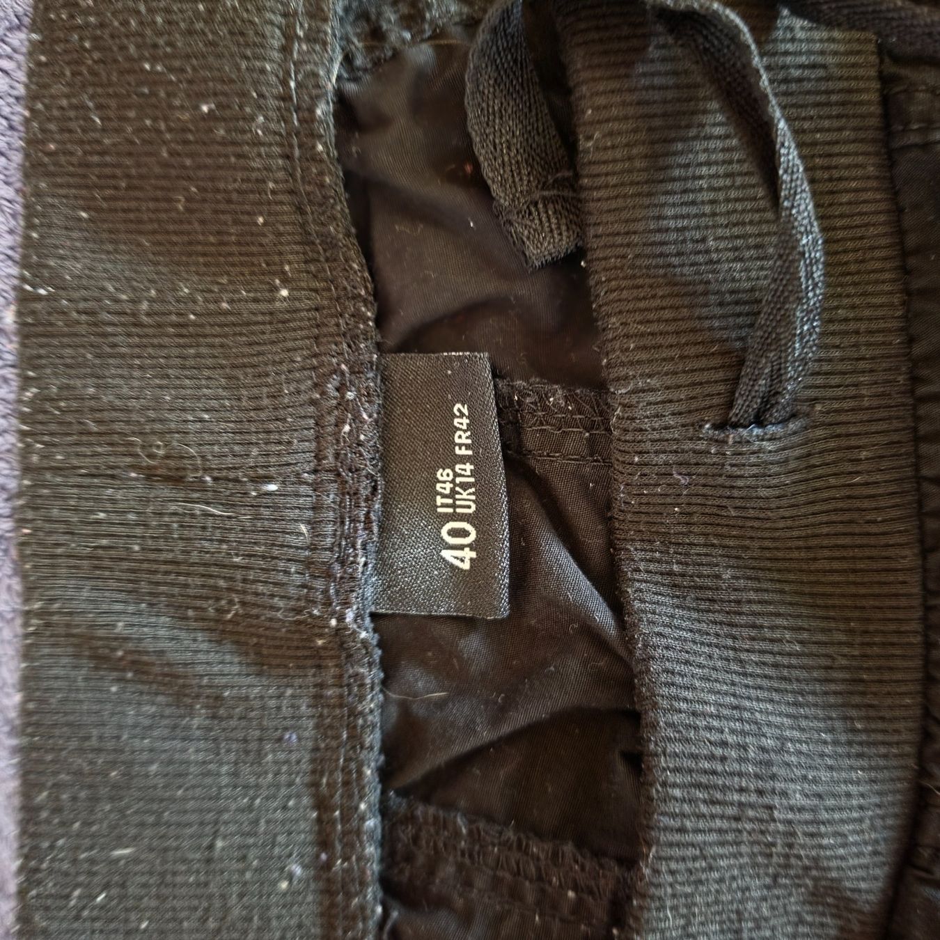 Pantaloni: Verschiedene 3/4 Hosen Gr. 40 – Usato da Fehraltorf venduto da shiilaa.hoot 3