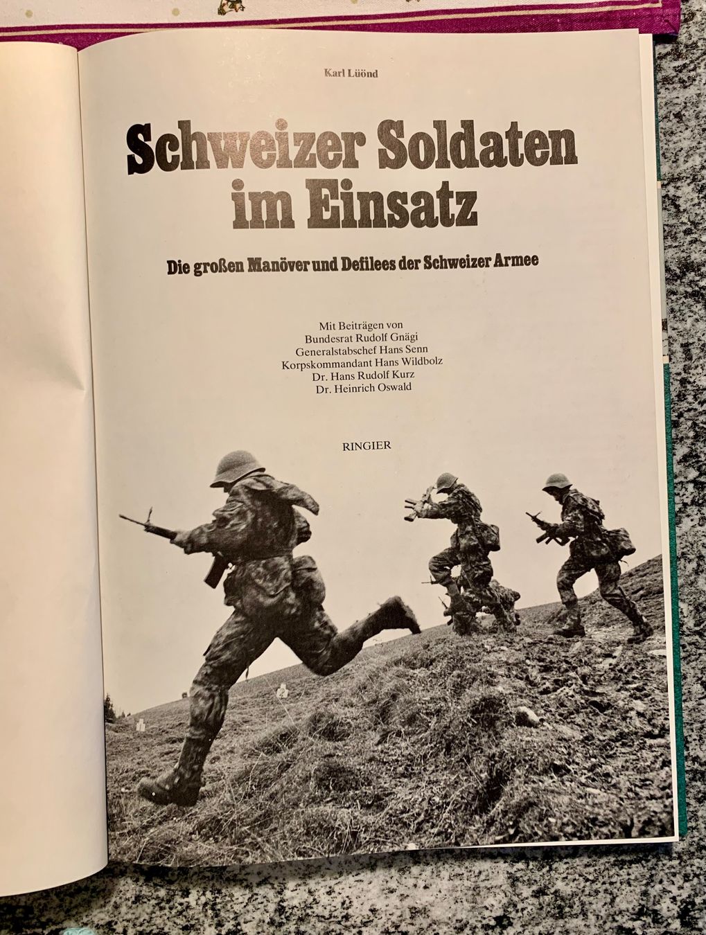 Libri: SCHWEIZER SOLDATEN IM EINSATZ/Manöver+Defilées/Schweizer Arm – Nuovo (secondo la descrizione) da Pazzallo venduto da 51chro74 1