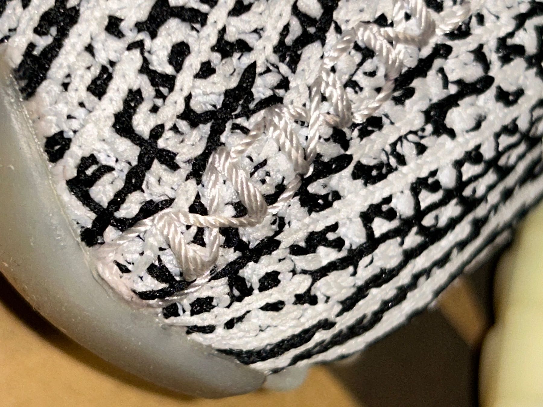 Scarpe da uomo: Yeezy Boost 350 V2 Zebra – Usato da Zürich venduto da DekOandCo 2