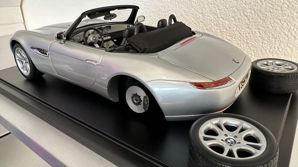 Kyosho 1/18 Scale Diecast 80 43 0 007 667 BMW Z8 James Bond
