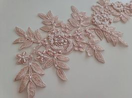 Spitzenapplikation Blumen mit Perlen rosa