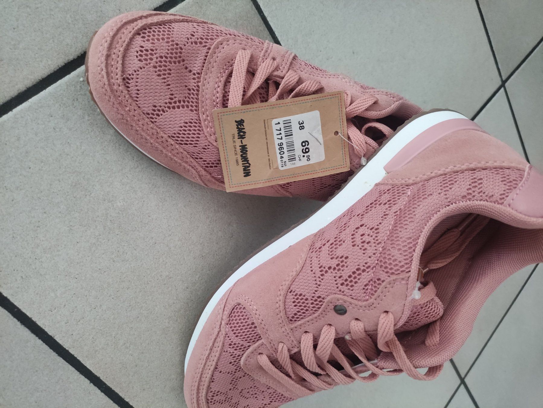Scarpe da uomo: Neu Sneakers gr 38 – Nuovo e nell'imballaggio originale da Dagmersellen venduto da L.Ga.