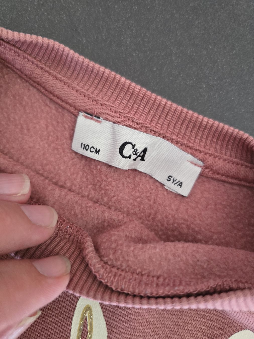 C&A Pulls et sweat-shirts: Mädchen Pullover Einhorn Grösse 110 C&A – D'occasion à Unterentfelden par Panda-87 2
