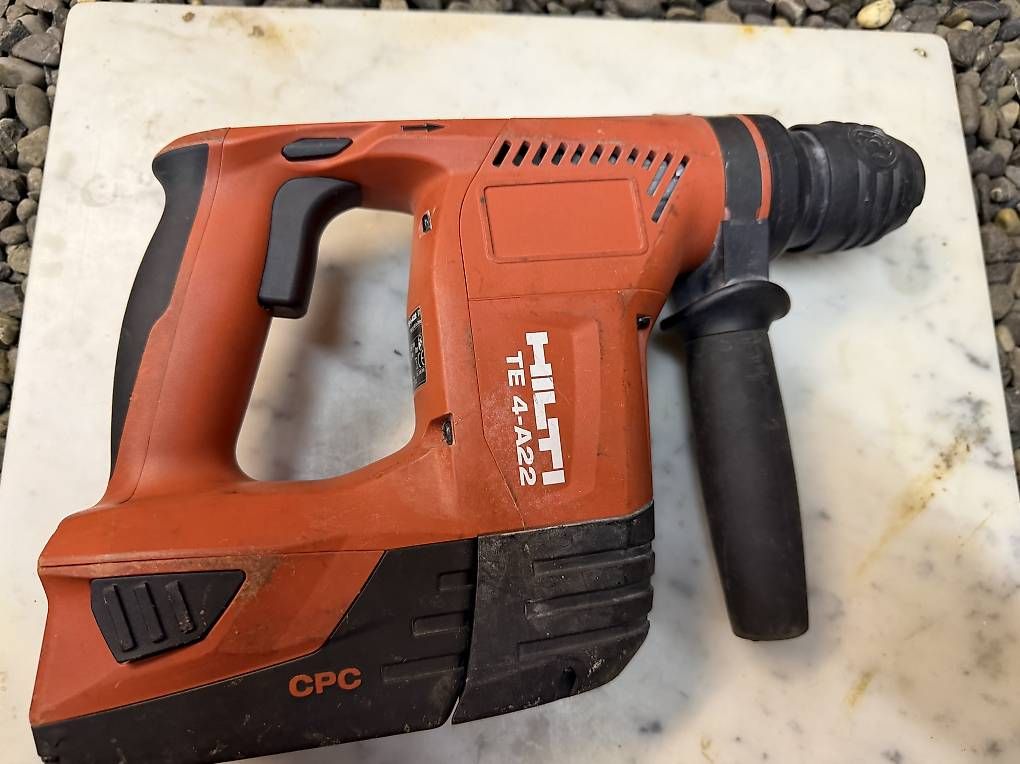 Tutti gli attrezzi: Hilti-Werkzeugpaket – Usato da Luzern venduto da Lightrooms 3