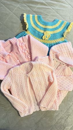 4 handgefertigte Strickjacken für ein Mädchen / 2-3Jahren 🌸
