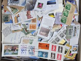>1,1kg netto Briefmarken auf Papier, Ausland, zum Ablösen