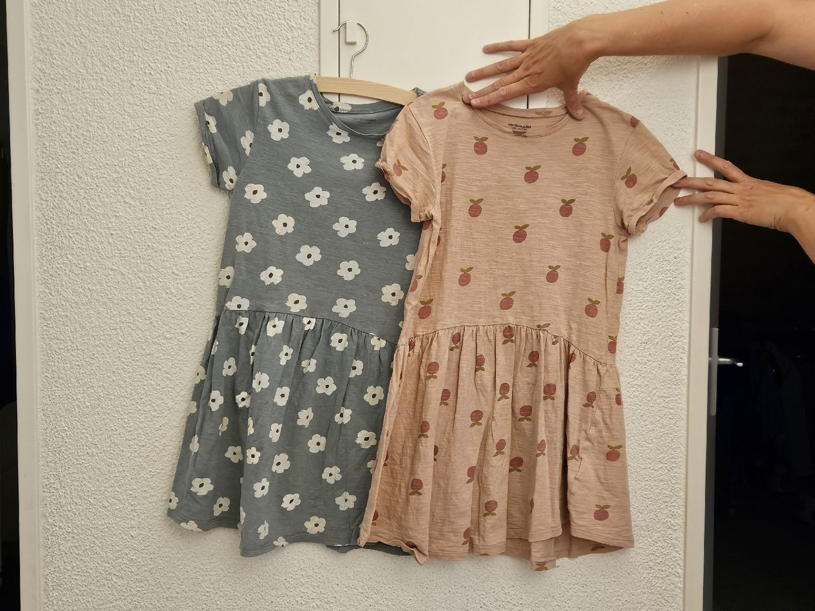 Vertbaudet Lotti & Set di vestiti: 2er-Set Sommerkleider von Vertbaudet, Grösse 128 – Usato da Neftenbach venduto da susanne0041