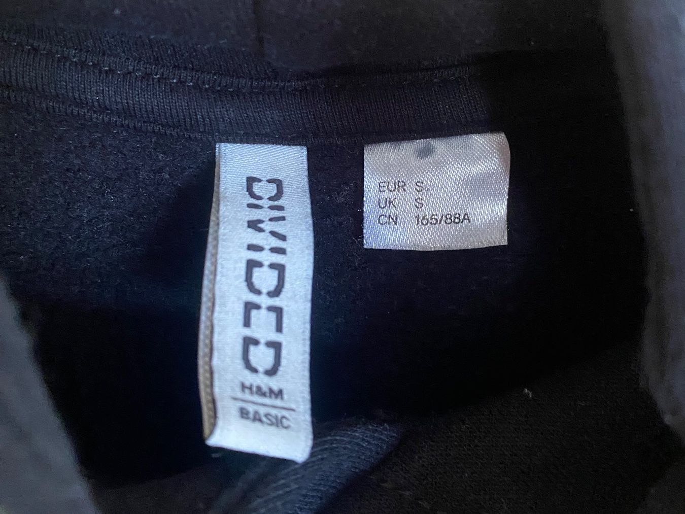 H&M Pullover & Sweatshirts: schwarzer Hoodie Gr. M – Gebraucht aus Riedholz von lenibeni03 1