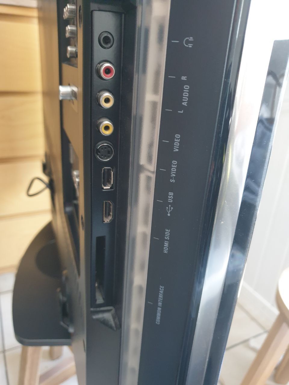 Philips Televisori: Philips 37" Ambilight Full HD TV – Usato da Düdingen venduto da Damien123456789 4