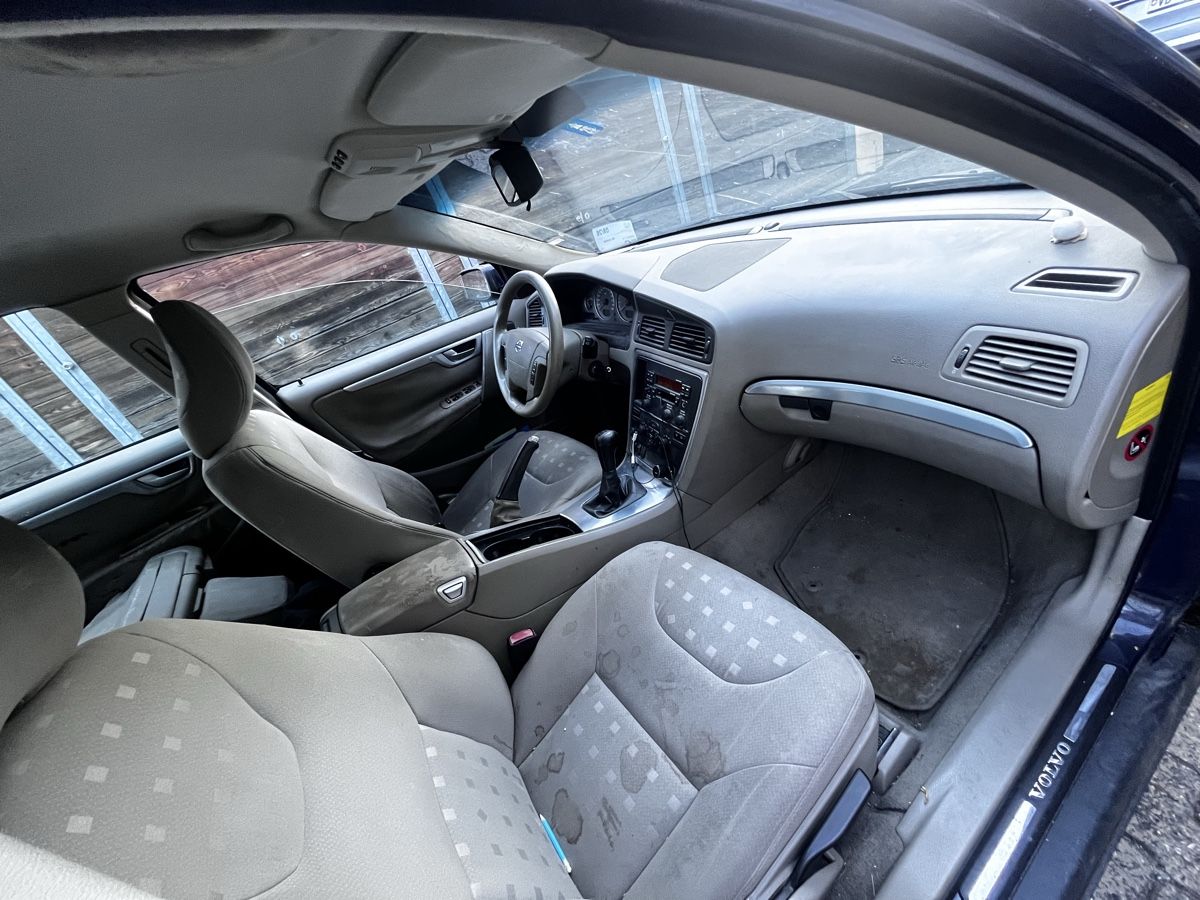Volvo Automobili: Volvo V70 – Difettoso da Lausanne venduto da ell_y6j2 4