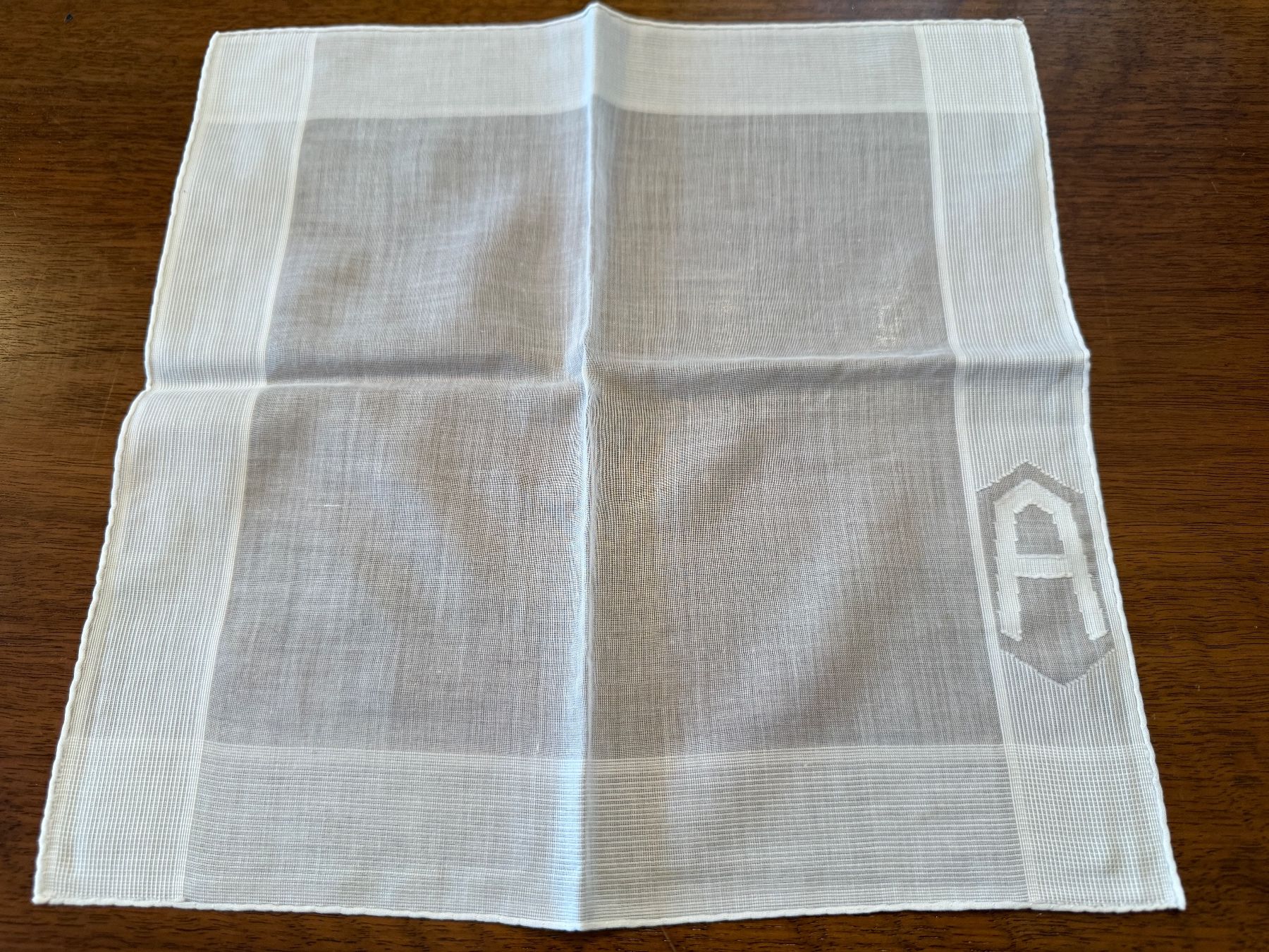 Altro in  Abbigliamento & Accessori: Taschentuch weiss mit Initial A gebraucht – Usato da Erstfeld venduto da Mario_boe0