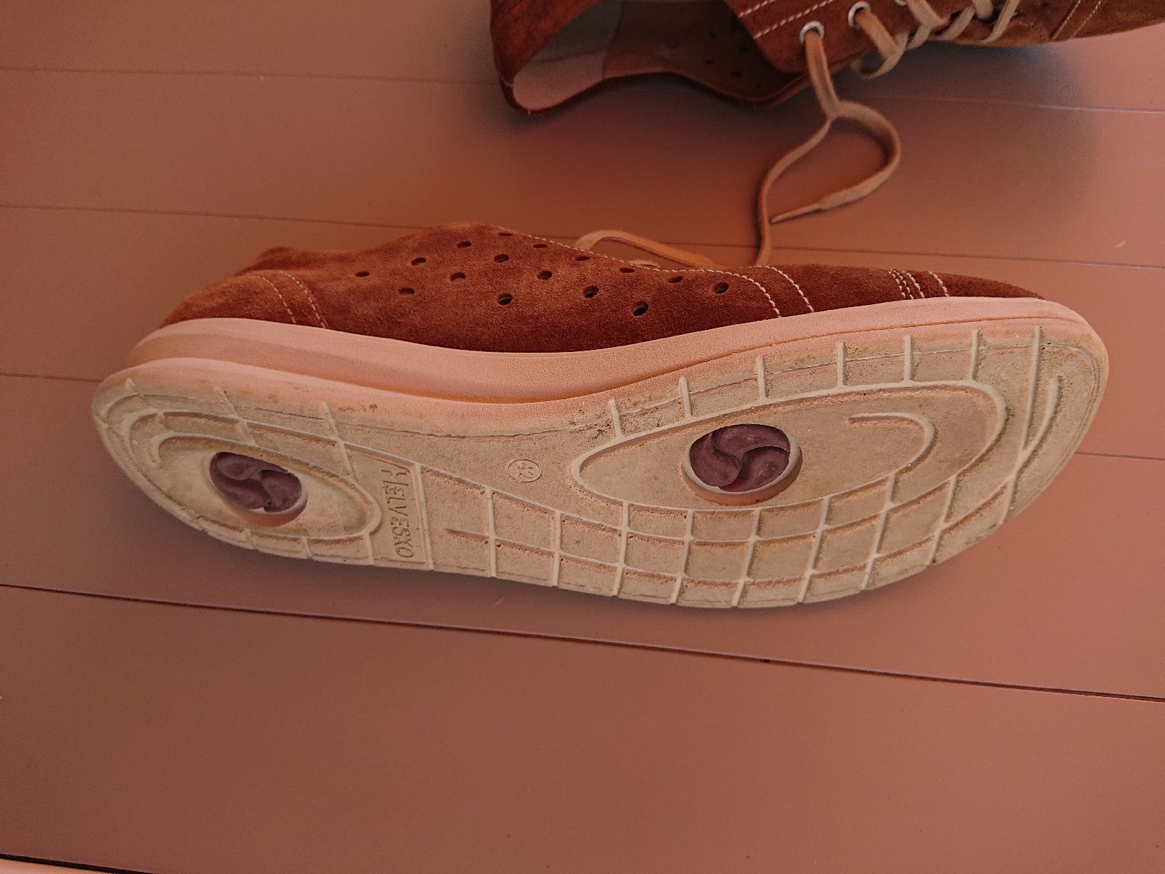 Helvesko Damenschuhe: Helvesko modèle femme 42 – Gebraucht aus Lentigny von ti_2020 1
