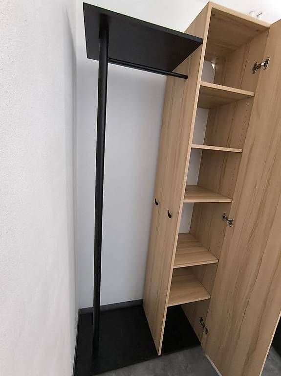 Guardaroba: Garderobe mit Spiegelschrank – Usato da Oberuzwil venduto da sch_52p7 3