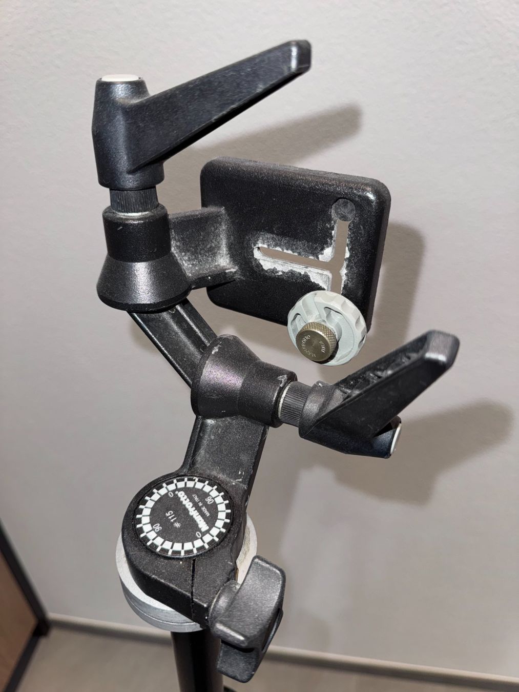 Manfrotto Treppiedi & Teste: Stativ Manfrotto Typ 055CB – Usato da Siglistorf venduto da Tankgirly 1