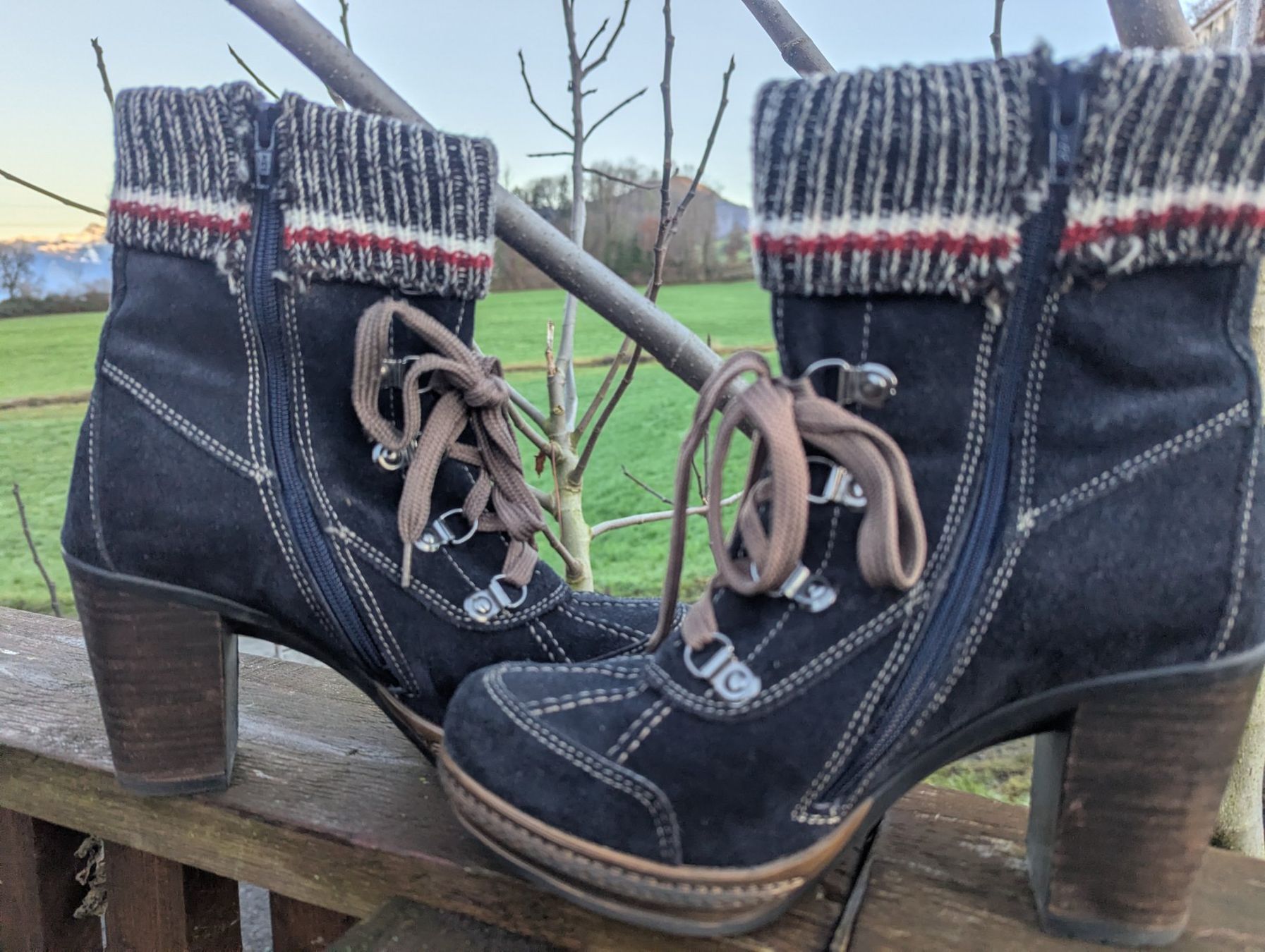 Damenschuhe: Blaue Stiefelette mit Strick passt zu Tracht / Dirndl Gr 39 – Gebraucht aus Altendorf von Eistoelter 1
