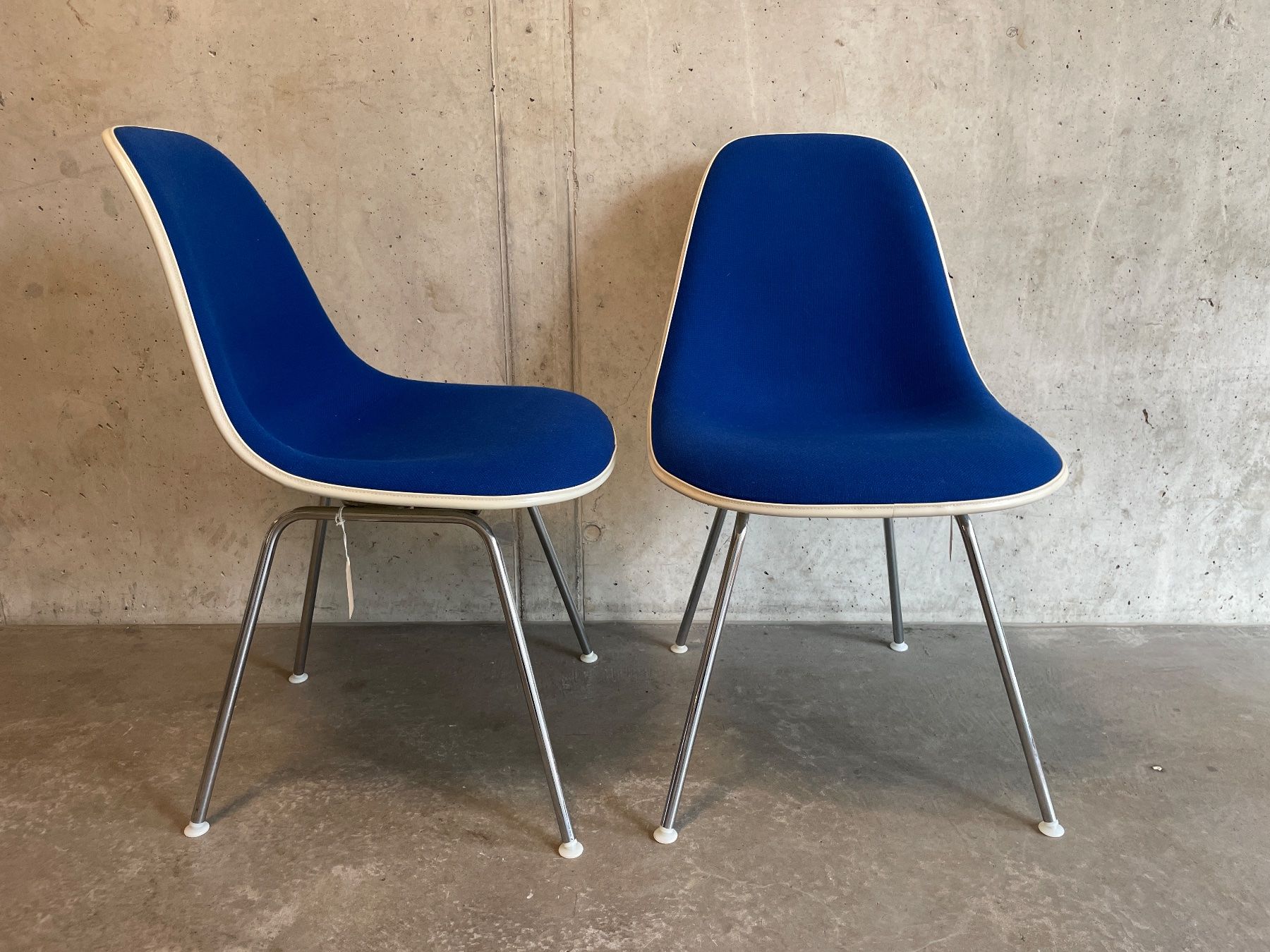 Herman Miller Sedie: Herman Miller Fiberglas Side Chair DSX Eames  Hopsack blau – Usato da Zürich venduto da starch.studio 5