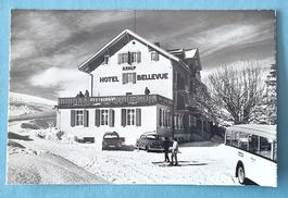 Axalp - Hotel Bellevue - altes Postauto