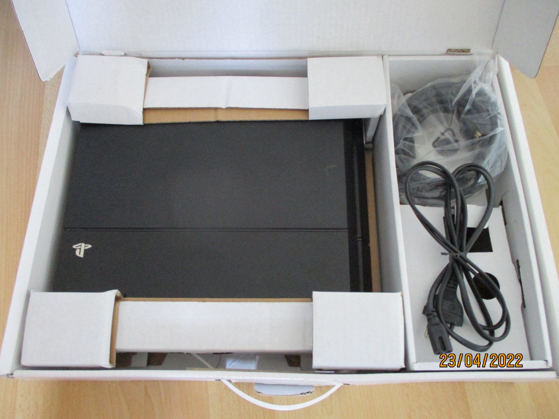 Sony Console: PS4 Konsole mit Zubehör – Usato da Liestal venduto da Disc-Point 8
