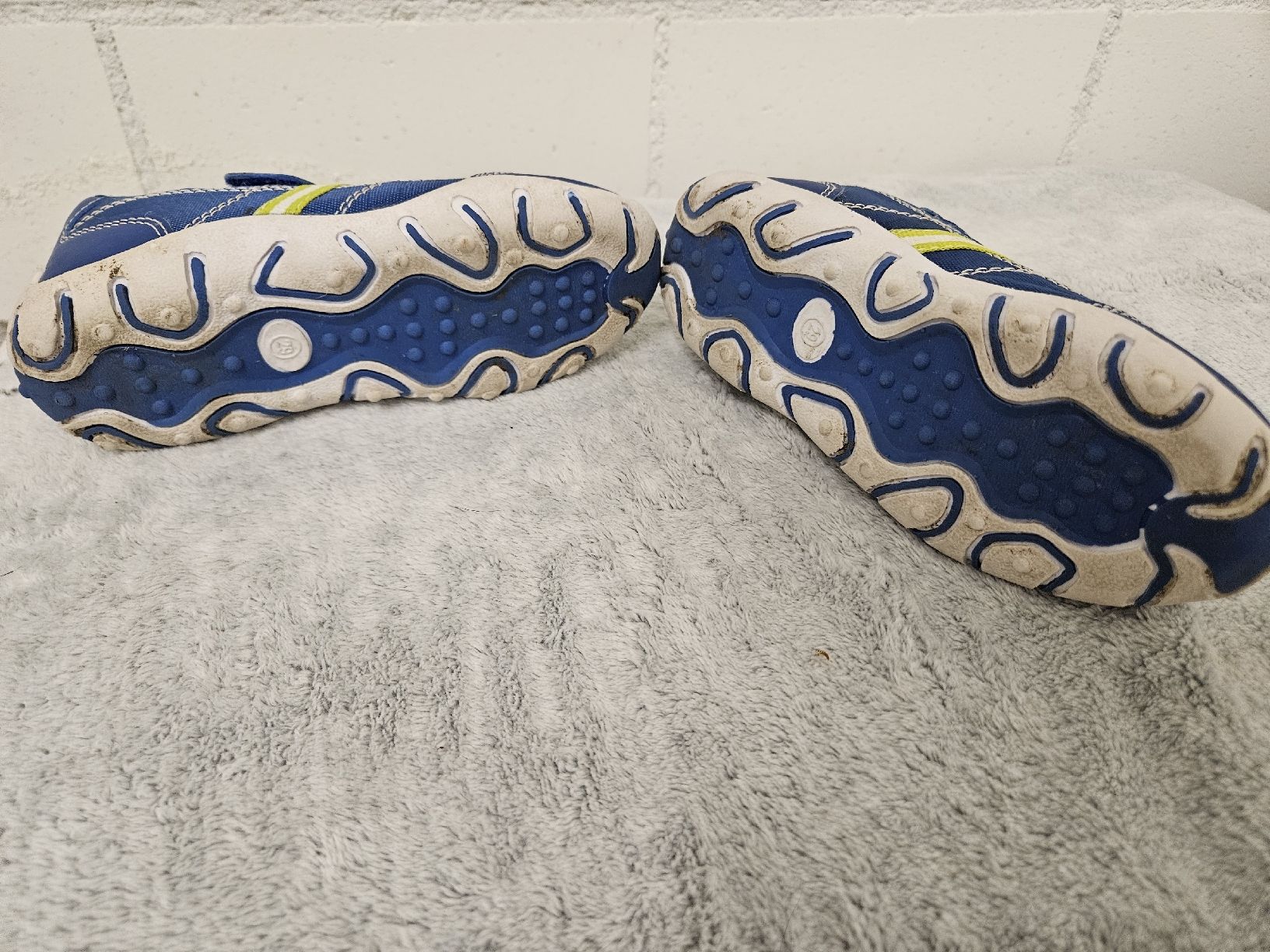 Scarpe per ragazzi: Bobbi Turnschuhe Gr. 29, Blau/Gelb – Nuovo (secondo la descrizione) da Herrliberg venduto da daki0017 1