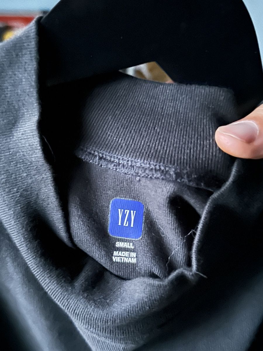 Gap T-shirt: Yeezy x GAP T-Shirt  – Usato da Villars-Burquin venduto da Iliasso 2