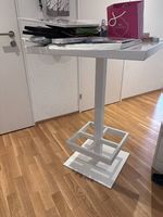 RESERVIERT-Gratis Steh-Tisch