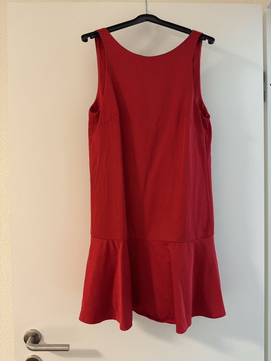 Vestiti: Rotes Kleid mit Rüschen – Nuovo (secondo la descrizione) da Rümlang venduto da G_Rohrer 1