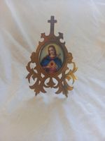 Cadre ancien religieux à poser, Sacré-Cœur en porcelaine