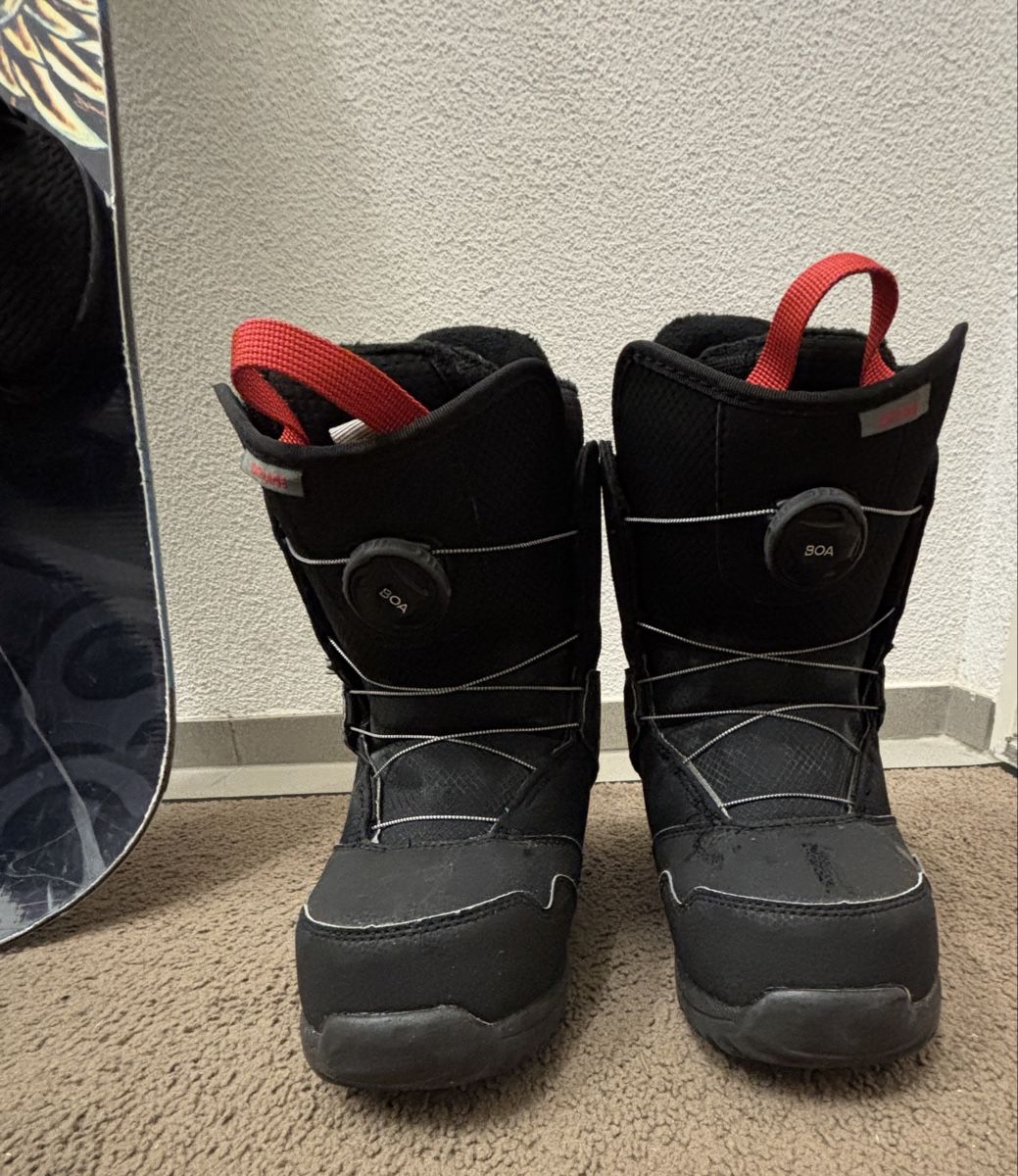 Burton Board: Kinder Lib Tech Snowboard 130 mit Burton Schuhe – Usato da Langnau am Albis venduto da Ler 5