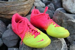 Cooler Nike Hallenschuh Gr. 33.5
