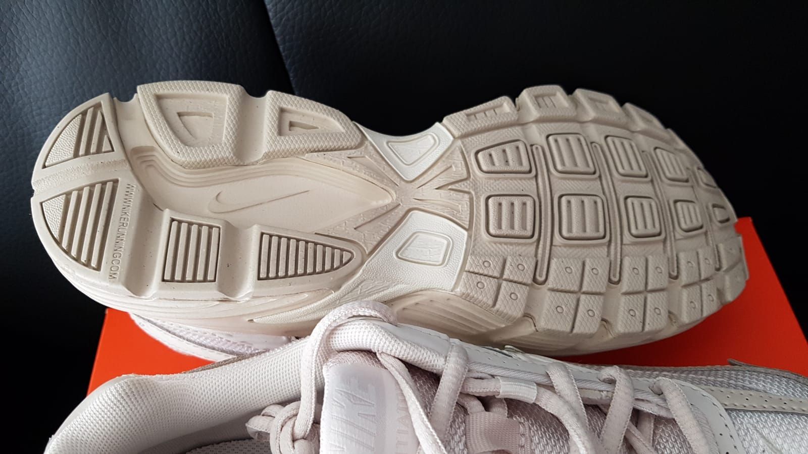 Nike Scarpe da uomo: Nike INITIATOR Gr.36,Leder-Stoff. – Nuovo e nell'imballaggio originale da Zürich venduto da ata_c8nh 2