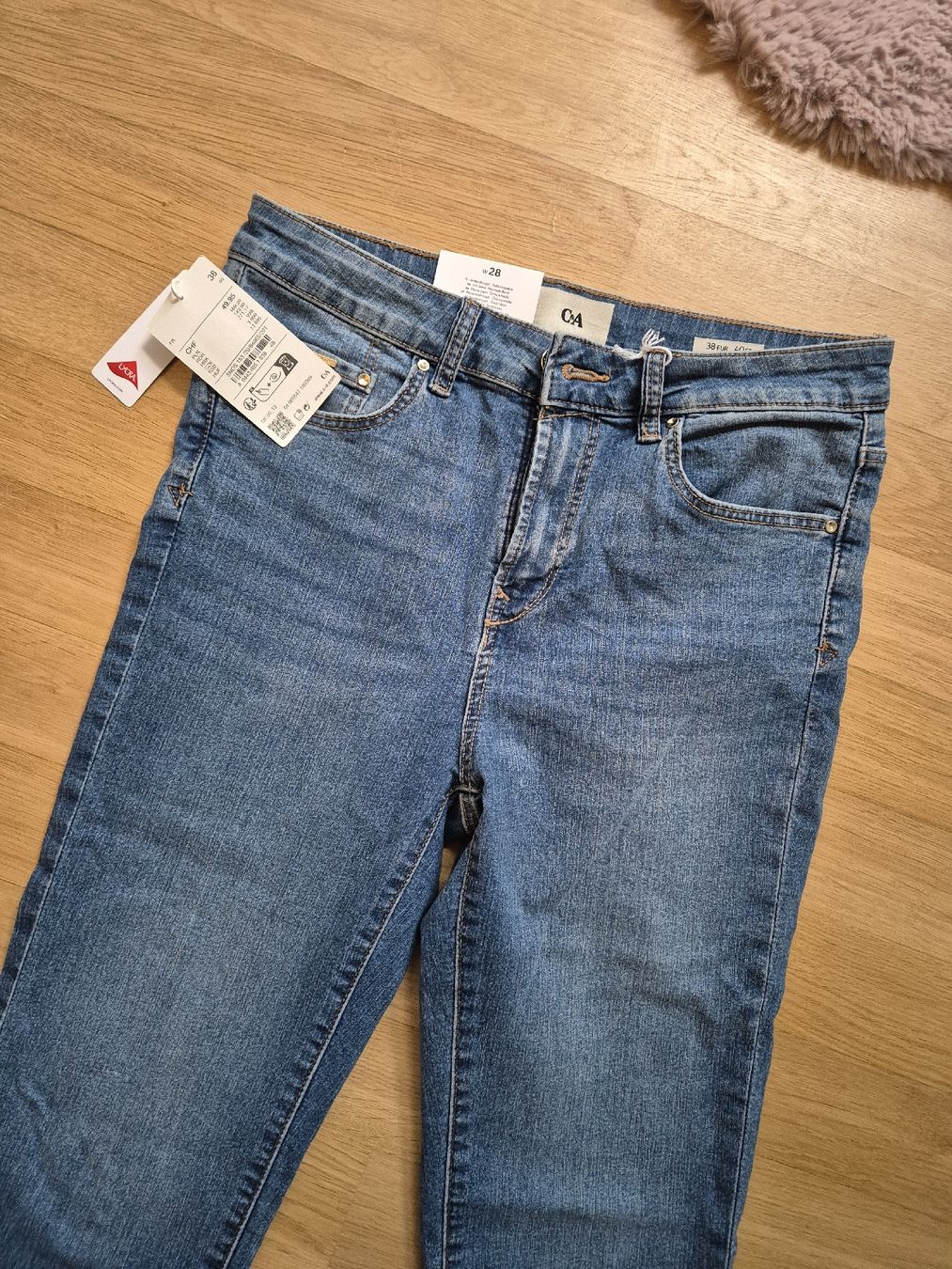 C&A Jeans: C&A Capri Jeans, neu mit Etikett, Gr. 38 – Nuovo e nell'imballaggio originale da Zürich venduto da mit_jz2x 1