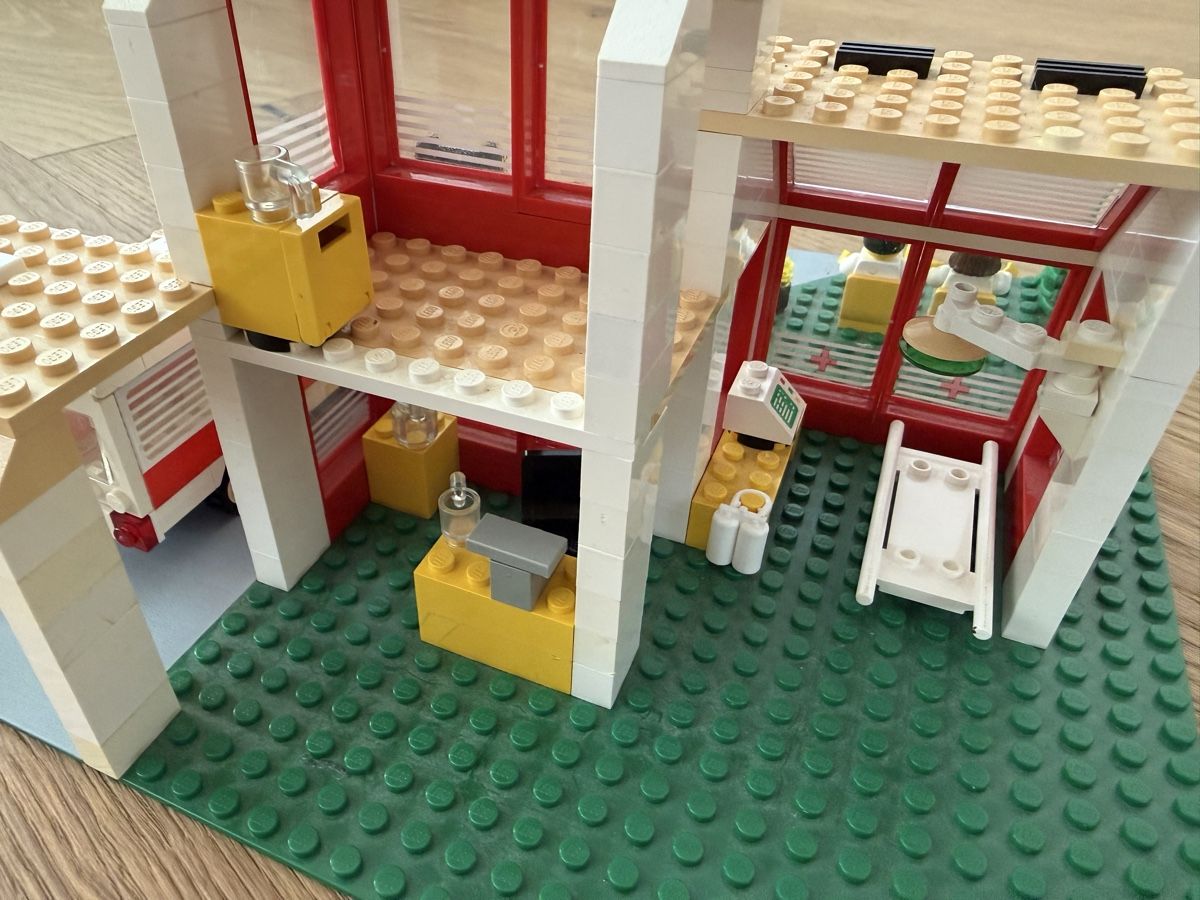 Lego Spielzeuge: Lego 6380 Krankenhaus – Gebraucht aus Altdorf UR von Sanna08 5
