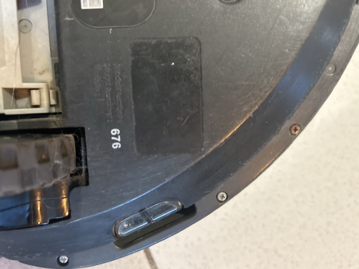 Irobot Staubsauger & Zubehör: iRobot Roomba Saugroboter defekt mit Ladestation – Defekt aus Fischenthal von Victoria_fischenthal 1