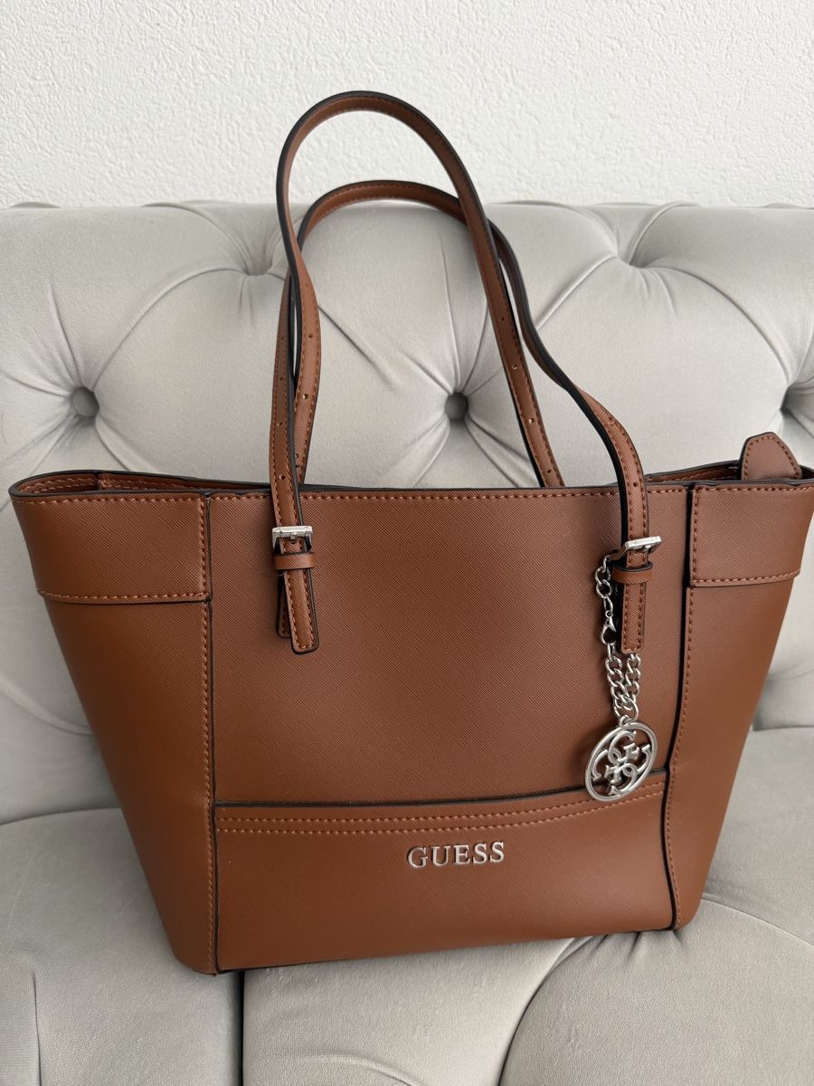 Guess Taschen für Damen: Guess Tasche – Gebraucht aus Zürich von bentley_