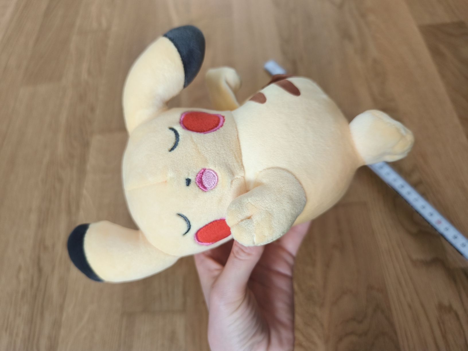 Pokémon Giocattoli: Schlafendes Pikachu Plüschtier neu – Nuovo (secondo la descrizione) da Näfels venduto da ChocolateMuffin 2