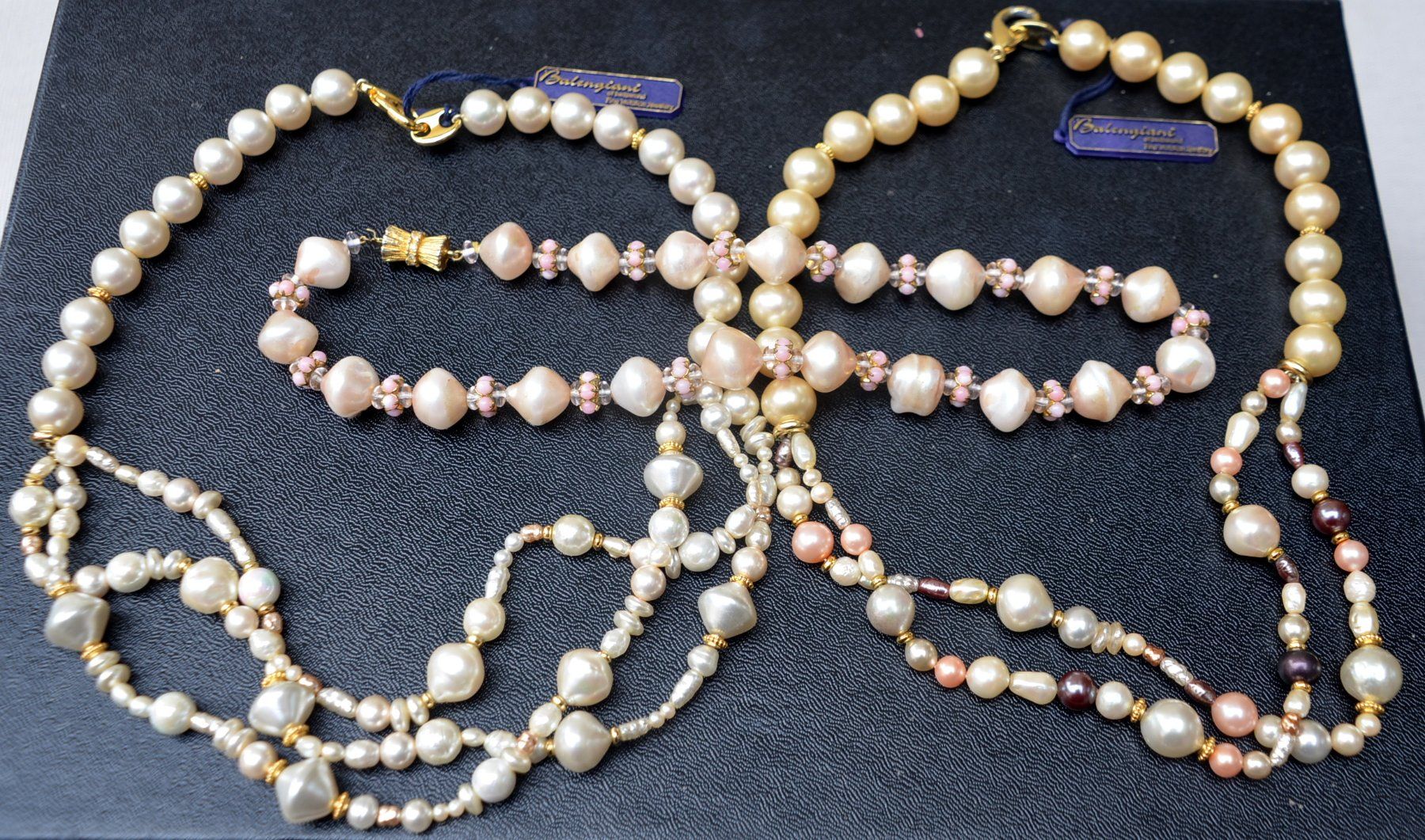 Catenine: Drei Perlenketten / Trois  colliers de perles  70's – Usato da Collonges venduto da Auganien